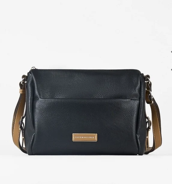 Bandolera efecto piel por 15.99€.