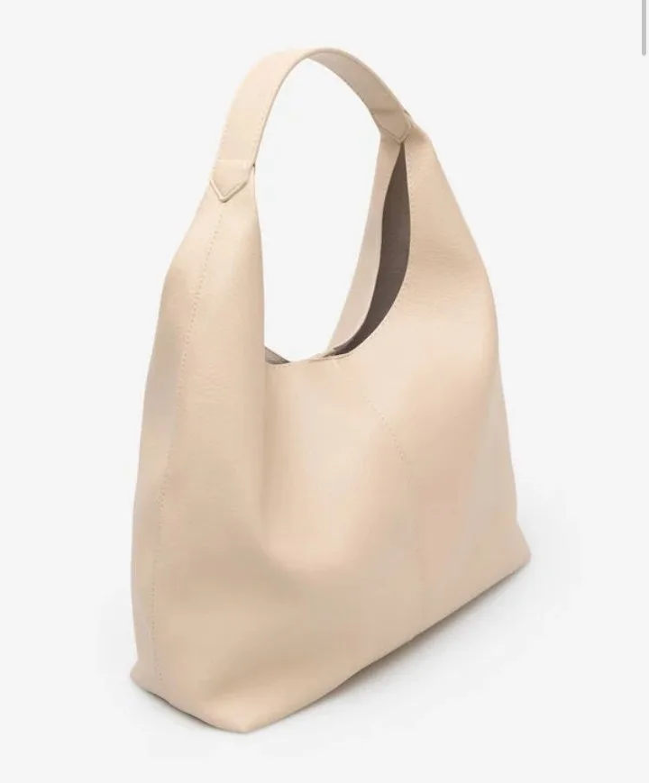Bolso Hobo básico shopping por 29.99€.